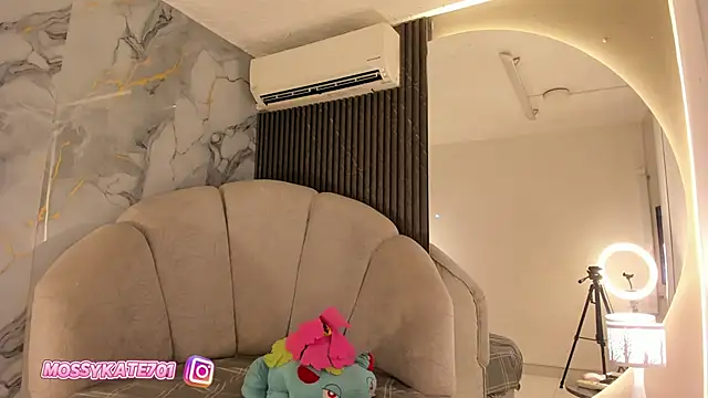 Katemoss70 online show from February 14, 2025, 12:25 pm