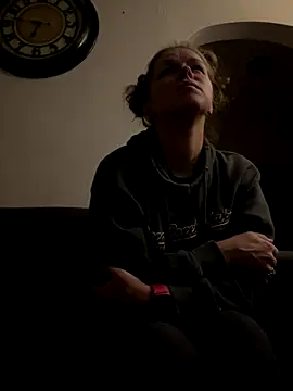 Snapshot of bustybunny25 chatting on October 25, 2025, 4:20 am bustybunny25 online show from October 25, 2025, 4:20 am