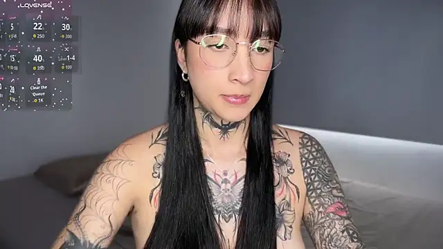 xisisxx online show from April 4, 2026, 7:44 pm