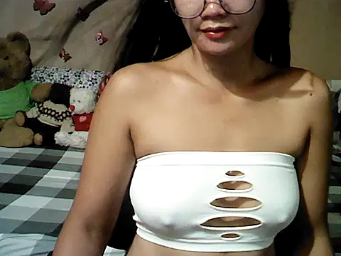 Snapshot of Mia_Rein chatting on May 29, 2026, 2:15 pm Mia Rein online show from May 29, 2026, 2:15 pm