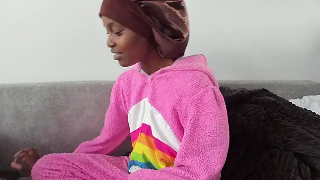  Hello Titty  online show from December 18, 2025, 4:40 am