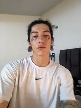 tommylongxx online show from November 13, 2025, 5:34 pm