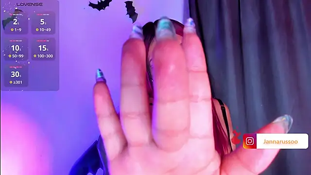 Snapshot of EmmaRusso chatting on October 9, 2025, 9:13 pm EmmaRusso online show from October 9, 2025, 9:13 pm