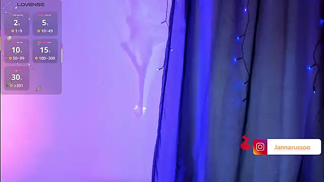 Snapshot of EmmaRusso chatting on October 16, 2025, 9:05 pm EmmaRusso online show from October 16, 2025, 9:05 pm