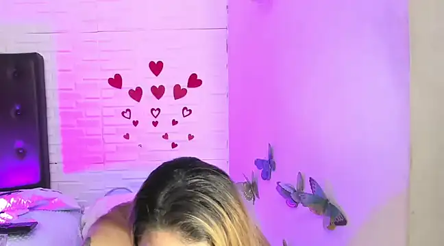 Snapshot of AndreaLombana chatting on March 2, 2025, 9:32 pm AndreaLombana online show from March 2, 2025, 9:32 pm