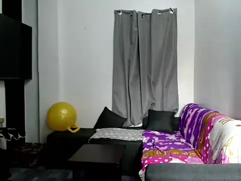 Snapshot of MistressKrizzel chatting on June 15, 2026, 11:29 pm MistressKrizzel online show from June 15, 2026, 11:29 pm
