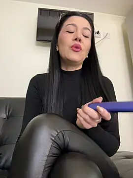 Snapshot of denise_k chatting on May 1, 2026, 11:37 am denise k online show from May 1, 2026, 11:37 am