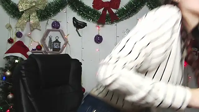 Snapshot of MilaLoona chatting on December 23, 2024, 7:28 am MilaLoona online show from December 23, 2024, 7:28 am