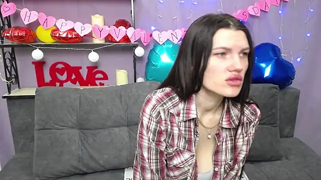 Snapshot of MilaLoona chatting on February 13, 2025, 7:03 am MilaLoona online show from February 13, 2025, 7:03 am