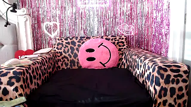 Snapshot of BigFineSelena chatting on March 10, 2025, 1:10 pm BigFineSelena online show from March 10, 2025, 1:10 pm