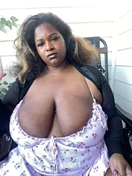 Snapshot of BigFineSelena chatting on March 19, 2026, 9:52 pm BigFineSelena online show from March 19, 2026, 9:52 pm