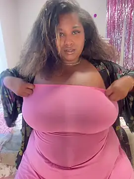 Snapshot of BigFineSelena chatting on March 31, 2026, 11:27 pm BigFineSelena online show from March 31, 2026, 11:27 pm