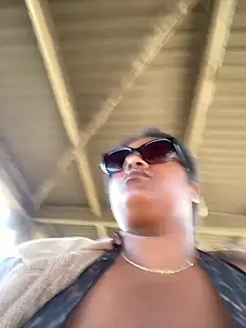 Snapshot of BigFineSelena chatting on April 15, 2026, 1:40 pm BigFineSelena online show from April 15, 2026, 1:40 pm