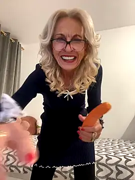 adella13 online show from December 21, 2025, 8:05 pm