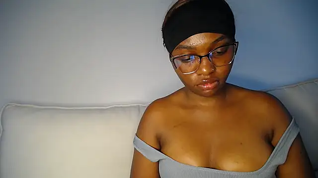 Snapshot of Pretty_Liya08 chatting on April 19, 2026, 11:31 am Pretty Liya08 online show from April 19, 2026, 11:31 am