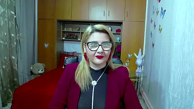 LucilleFenlys online show from January 31, 2025, 8:43 pm