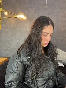 dayra angels online show from April 16, 2026, 9:39 pm