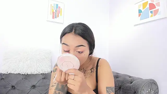 miss soffi  online show from November 10, 2025, 12:15 pm