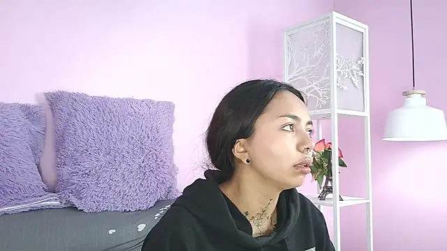 miss soffi  online show from November 22, 2025, 12:26 pm