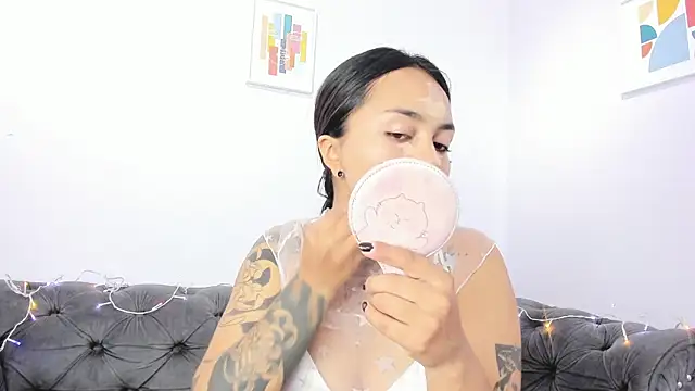 miss soffi  online show from December 2, 2025, 12:21 pm