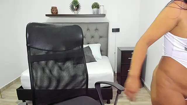 isabella florez online show from December 27, 2024, 3:15 pm