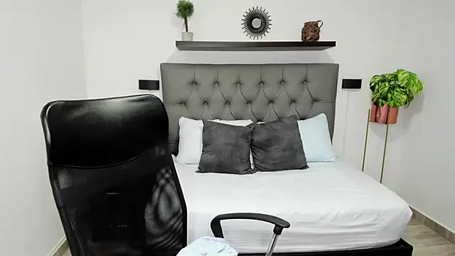 isabella florez online show from March 3, 2025, 6:12 pm