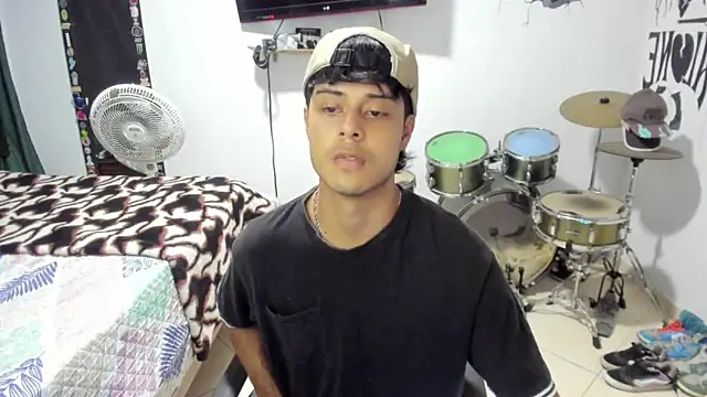 Snapshot of Zack_falcon chatting on October 22, 2025, 3:40 am Zack falcon online show from October 22, 2025, 3:40 am