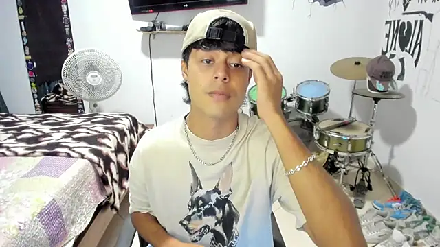 Snapshot of Zack_falcon chatting on November 5, 2025, 3:17 am Zack falcon online show from November 5, 2025, 3:17 am