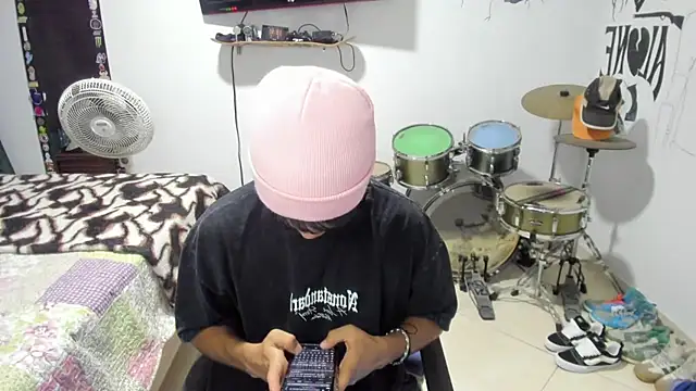 Snapshot of Zack_falcon chatting on December 3, 2025, 4:09 am Zack falcon online show from December 3, 2025, 4:09 am