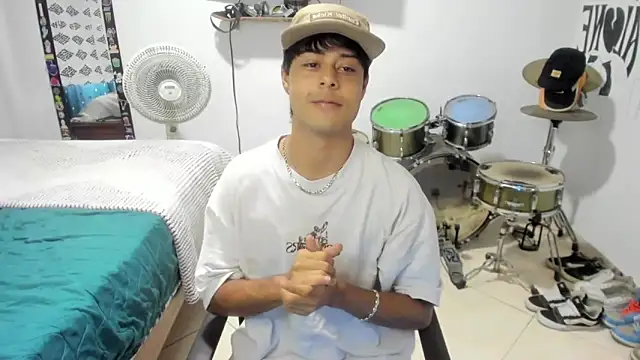 Snapshot of Zack_falcon chatting on February 23, 2026, 8:39 pm Zack falcon online show from February 23, 2026, 8:39 pm