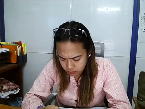 Snapshot of Your_PrettyGirlxxx chatting on February 27, 2025, 12:32 am Your PrettyGirlxxx online show from February 27, 2025, 12:32 am