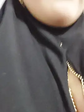 Hana    online show from April 8, 2026, 11:27 pm