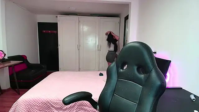 yesie hot online show from September 30, 2025, 1:21 am