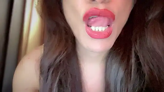 Snapshot of QUEEN_LILITH chatting on July 21, 2026, 7:11 am QUEEN LILITH online show from July 21, 2026, 7:11 am