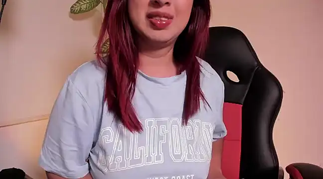 Snapshot of madelaine_blosson chatting on January 23, 2025, 4:41 am madelaine blosson online show from January 23, 2025, 4:41 am