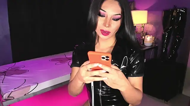MaxxineMorenaTs online show from May 6, 2026, 6:35 pm