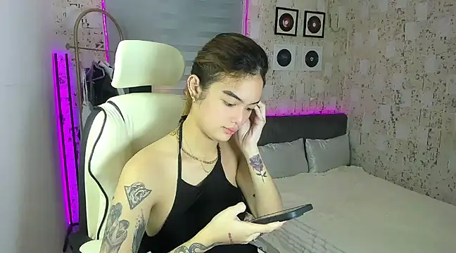 Snapshot of AlexandraMooree chatting on January 17, 2025, 1:46 pm AlexandraMooree online show from January 17, 2025, 1:46 pm