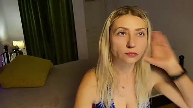 ZoeGrant online show from November 12, 2025, 8:41 pm