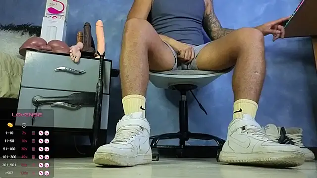 TomLover 12 online show from April 17, 2026, 2:14 am