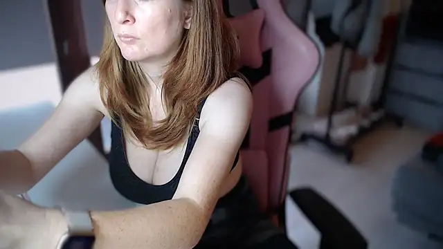 Snapshot of Exotic-Desire chatting on November 10, 2025, 10:36 am Exotic-Desire online show from November 10, 2025, 10:36 am