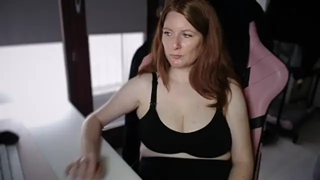 Snapshot of Exotic-Desire chatting on December 18, 2025, 8:42 am Exotic-Desire online show from December 18, 2025, 8:42 am