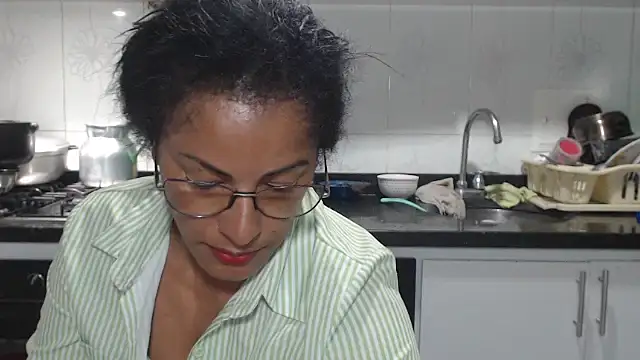 kateleyagrey online show from November 12, 2025, 7:35 pm