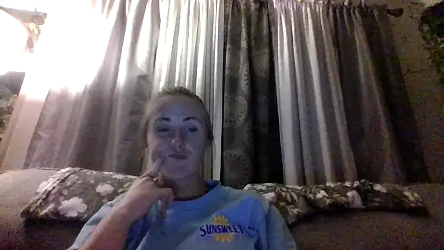 Snapshot of ClumsyLink chatting on September 16, 2025, 9:32 am ClumsyLink online show from September 16, 2025, 9:32 am