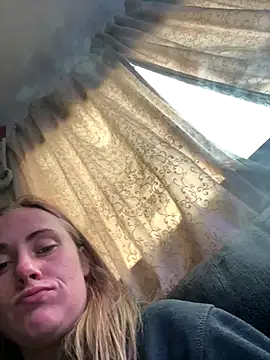 Snapshot of ClumsyLink chatting on December 17, 2025, 10:49 pm ClumsyLink online show from December 17, 2025, 10:49 pm