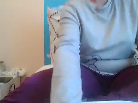 Snapshot of RealLittleRedRidingHood chatting on January 18, 2026, 2:54 pm RealLittleRedRidingHood online show from January 18, 2026, 2:54 pm