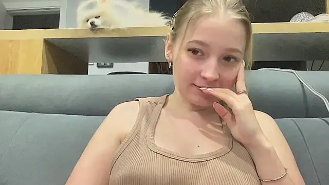 Snapshot of CharmingSarah chatting on January 16, 2025, 5:33 pm CharmingSarah online show from January 16, 2025, 5:33 pm