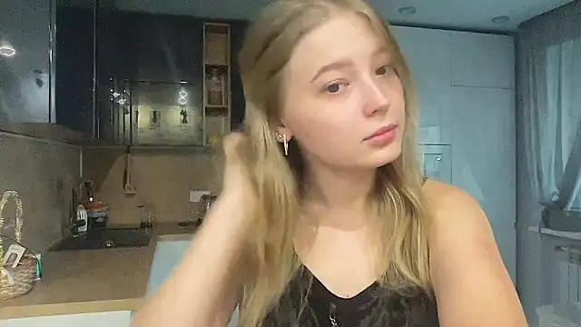 Snapshot of CharmingSarah chatting on September 10, 2025, 3:12 pm CharmingSarah online show from September 10, 2025, 3:12 pm