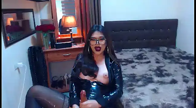 EXTREMELYDOM online show from January 21, 2025, 1:43 pm