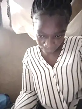 Snapshot of shape30 chatting on December 15, 2025, 5:44 am shape30 online show from December 15, 2025, 5:44 am