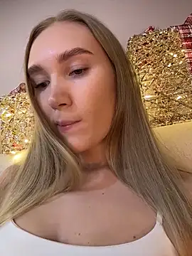 MariaTull online show from December 18, 2025, 9:21 pm